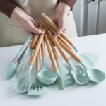 Silicone Cooking Utensils Set Non-Stick Spatula Shovel Wooden Handle Cooking Tools Set With Storage Box Kitchen Tool Accessories